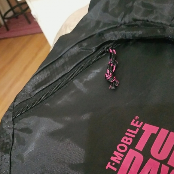 New T-Mobile Drawstring Black Backpack With Zipper Compartment - Picture 5 of 5